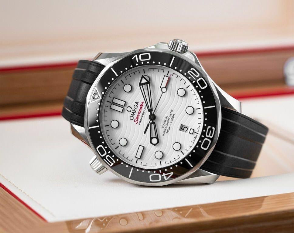 Omega Seamster White Dial Black Rubber Strap Swiss ETA Movement Automatic Mens Watch