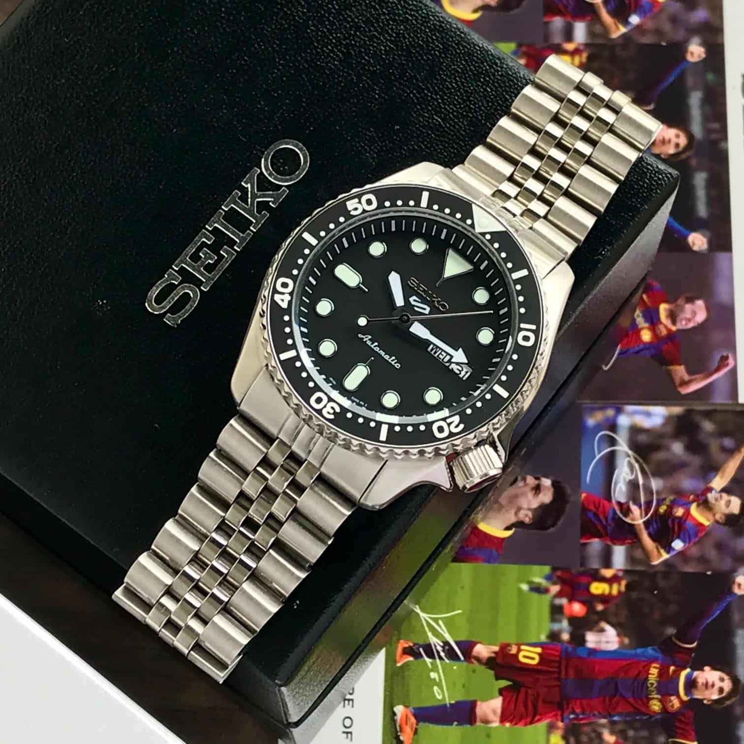 Seiko 5 Sports Black Bezel Grape Jubli Chain Automatic Mens Watch